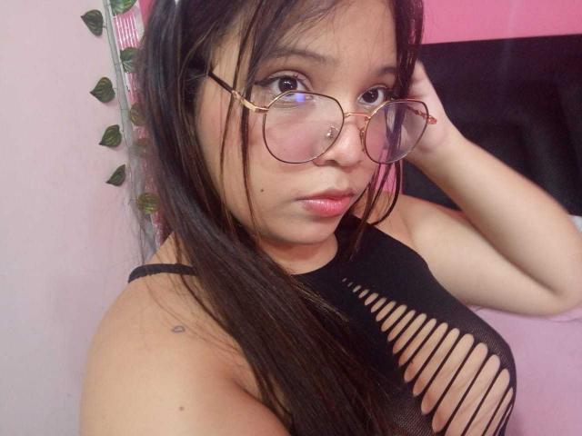 InnocenthaZel - Live sex cam - 28073111