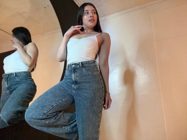 EmmaLombardi - Live porn &amp; sex cam - 28082222