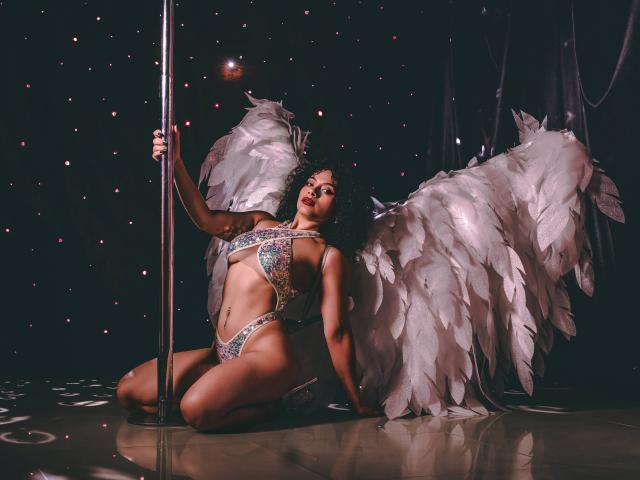 IvannaAndFriend - Live sex cam - 28095704