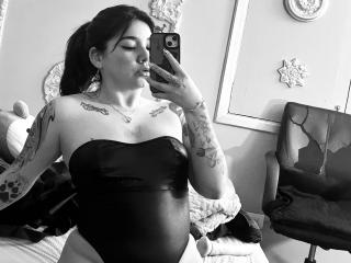 Lásd a JeyyLee teljes profilját