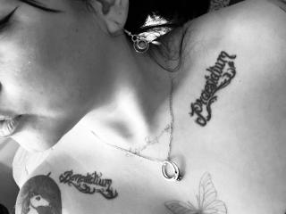 Lásd a JeyyLee teljes profilját