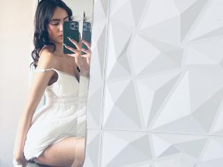 Lásd a AitanaJohns teljes profilját