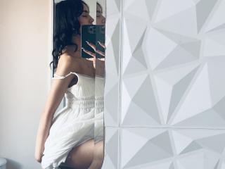 Lásd a AitanaJohns teljes profilját