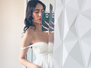 Lásd a AitanaJohns teljes profilját