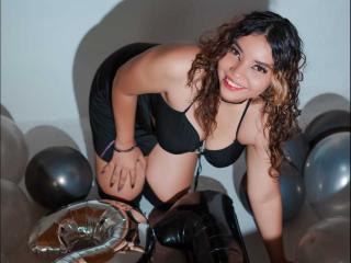 CutieCurvyForeign - Sexe cam en vivo - 28105307