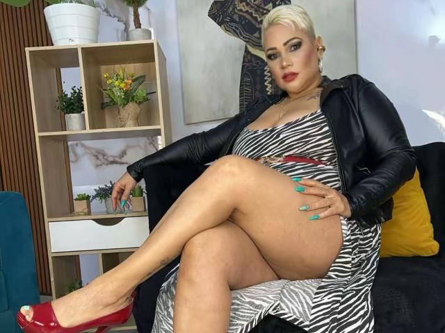 GianellaCox - Live porn &amp; sex cam - 28108712