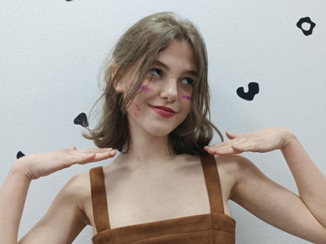 LariElla - Élő pornó és szexkamera - 28111022