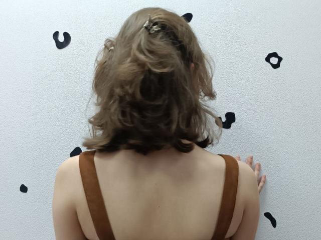 LariElla - Live sex cam - 28111031