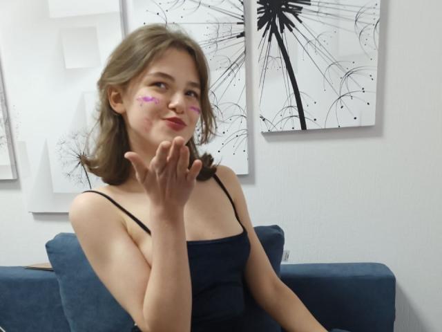 LariElla - Live sex cam - 28111052