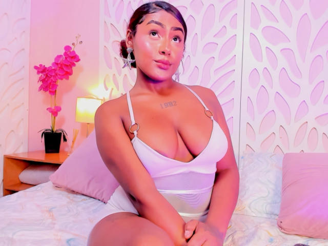 AmberQueeny - Live porn &amp; sex cam - 28113152