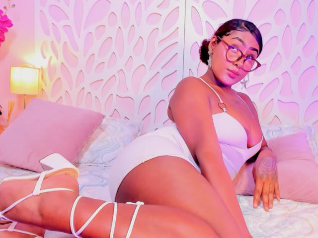 AmberQueeny - Live porn &amp; sex cam - 28113170