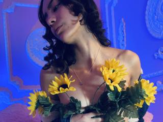 См. подробные сведения о модели AitanaJohns