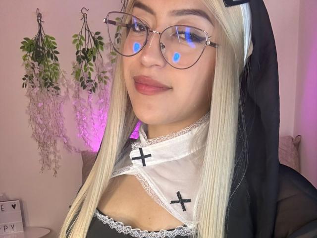 AngellaMoraa - Live sex cam - 28120619