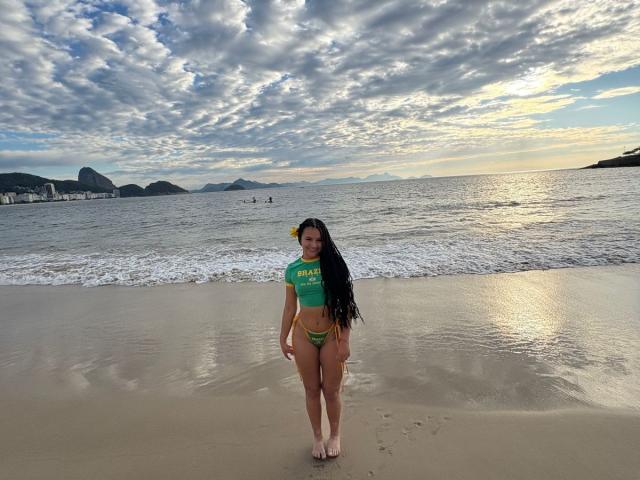 AlessiaFerry - Live Sex Cam - 28122803