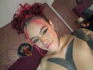 См. подробные сведения о модели DahianaKlimt