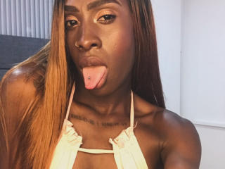 См. подробные сведения о модели SamaraaJackson69