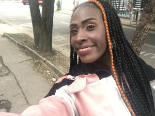 См. подробные сведения о модели SamaraaJackson69