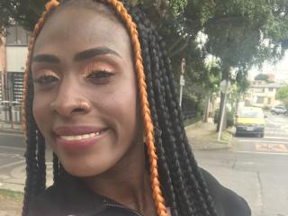 См. подробные сведения о модели SamaraaJackson69