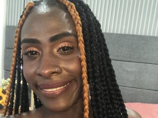 См. подробные сведения о модели SamaraaJackson69