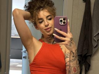 Ver la ficha detallada de EmmaHillton