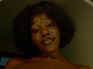 См. подробные сведения о модели KharlaQueen