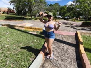 См. подробные сведения о модели ZoeTobon69