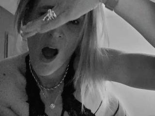 Ver a ficha detalhada de AssistentLady