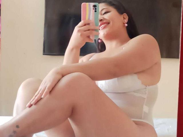 RoxaneMilf - Live porn &amp; sex cam - 28145216