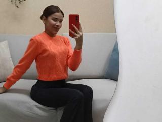 См. подробные сведения о модели ChloeVixen