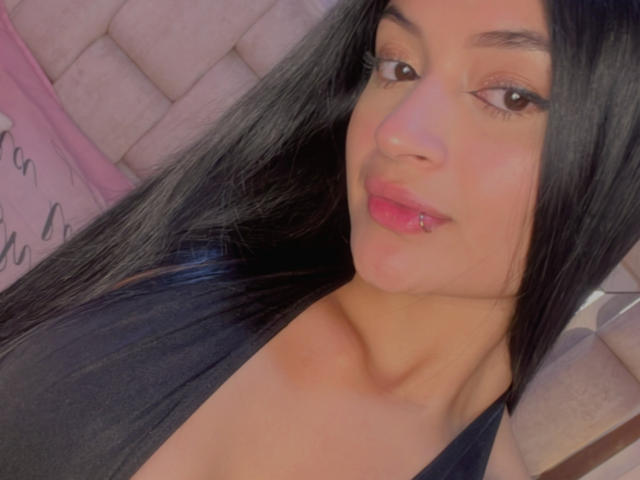 LizzyMarhall69 - Live Sex Cam - 28149572