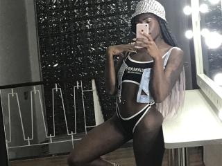 См. подробные сведения о модели SamaraaJackson69