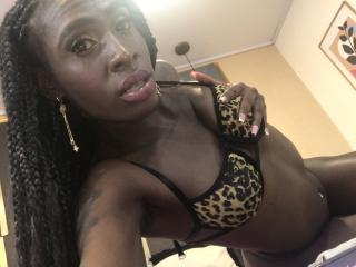 См. подробные сведения о модели SamaraaJackson69