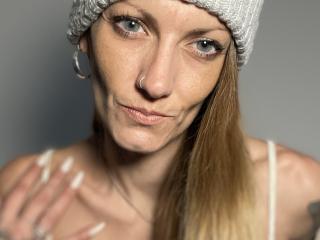 DaneeSoHot - Live sexe cam - 28176245