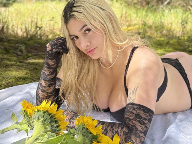 AtheneaRossi - Élő pornó és szexkamera - 28177316