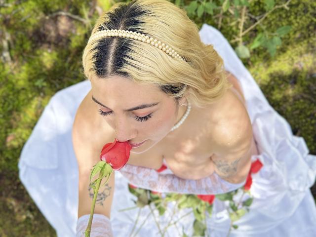 AtheneaRossi - Live sex cam - 28177364