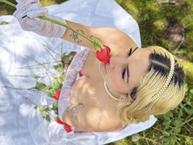 AtheneaRossi - Live porn &amp; sex cam - 28177370