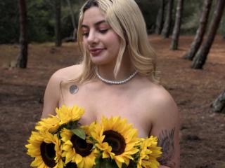 Prikaži popoln profil modela AtheneaRossi