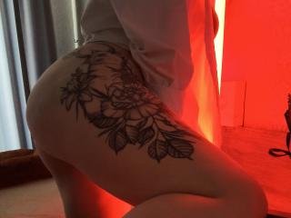 Prikaži popoln profil modela Niferttiti