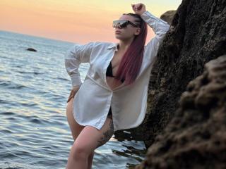 Prikaži popoln profil modela Niferttiti