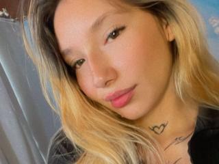 Prikaži popoln profil modela NicoleeCam