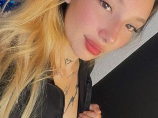 Prikaži popoln profil modela NicoleeCam