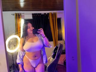 Prikaži popoln profil modela EmaJames