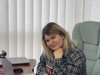 Prikaži popoln profil modela MinistraX