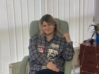 Prikaži popoln profil modela MinistraX