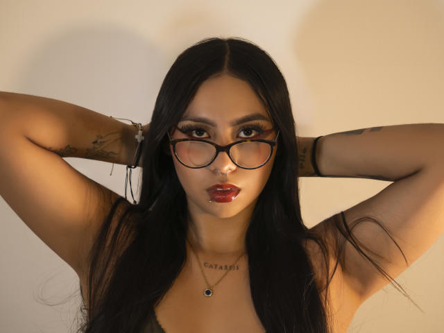 ChloeMoretti - Live porn &amp; sex cam - 28201625