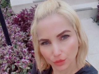 GiuliaAddams - Élő pornó és szexkamera - 28215158