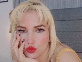 GiuliaAddams - Élő pornó és szexkamera - 28215404