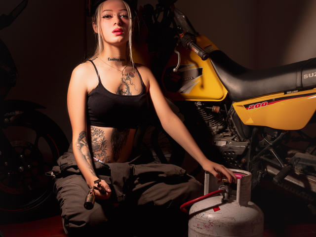 MiaValentine - Live sexe cam - 28229783