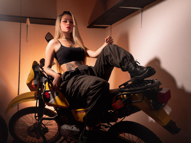 MiaValentine - Live sexe cam - 28229822