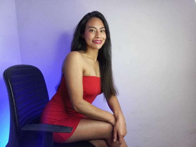 EmilyMitchell - Élő pornó és szexkamera - 28240313